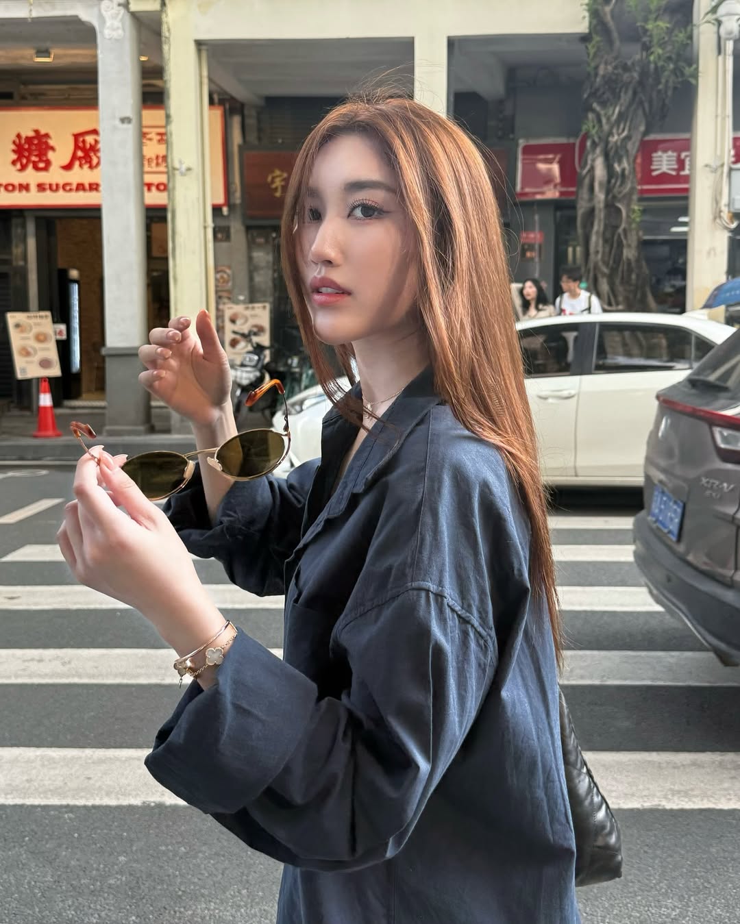 เบส - รักษ์วนีย์ คำสิงห์