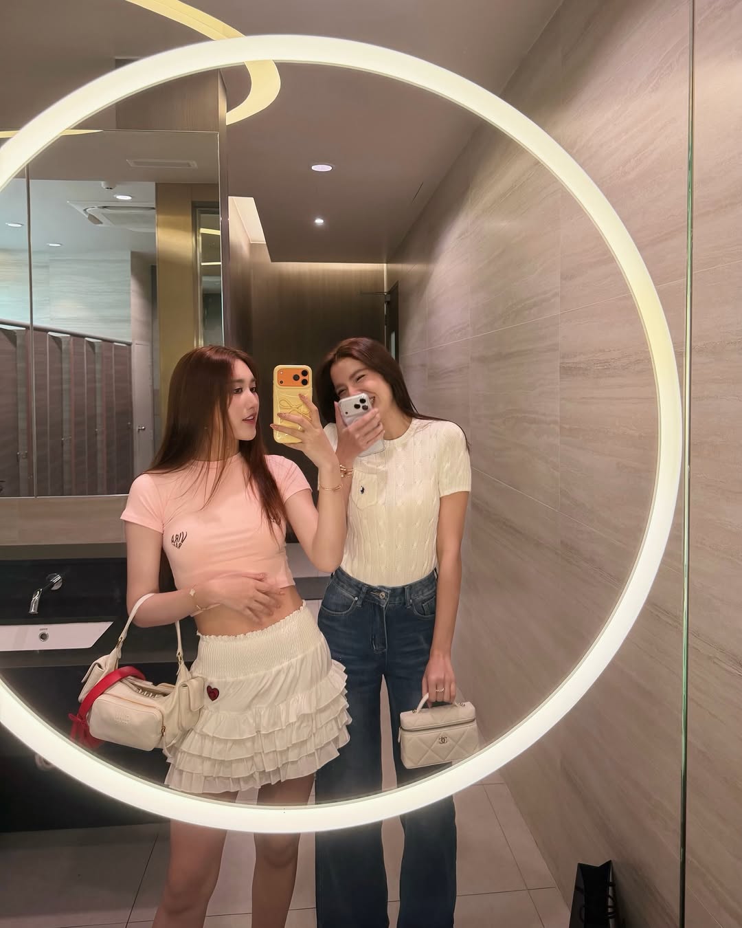เบส - รักษ์วนีย์ คำสิงห์