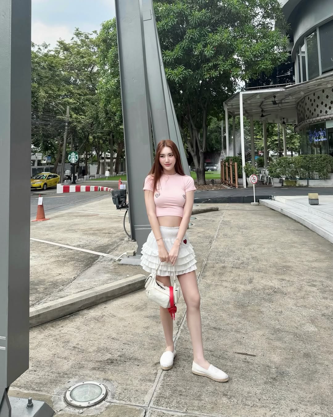 เบส - รักษ์วนีย์ คำสิงห์