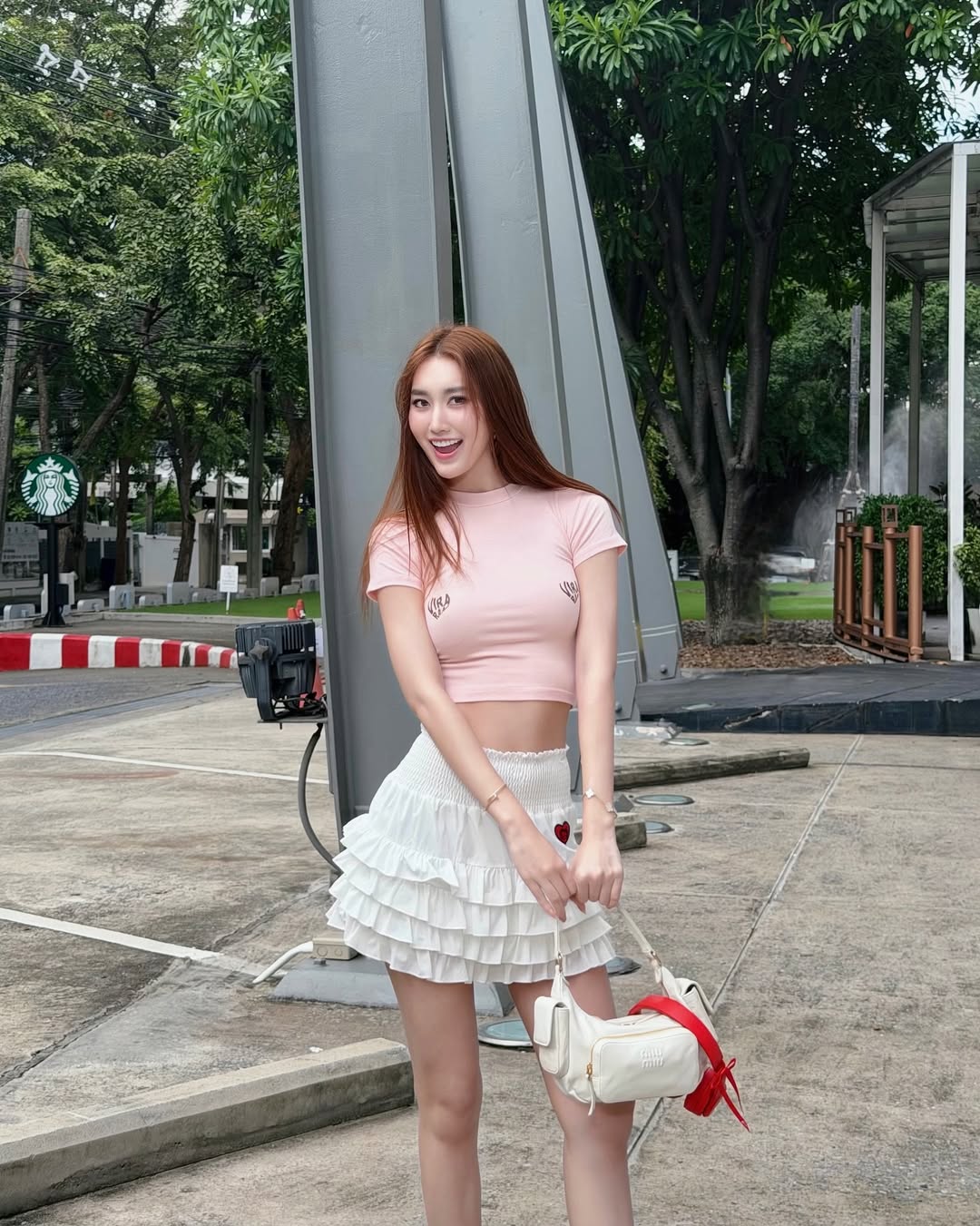 เบส - รักษ์วนีย์ คำสิงห์