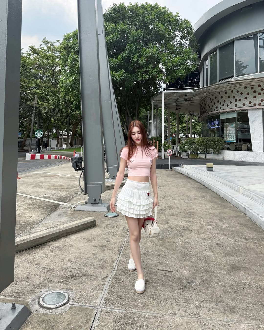 เบส - รักษ์วนีย์ คำสิงห์