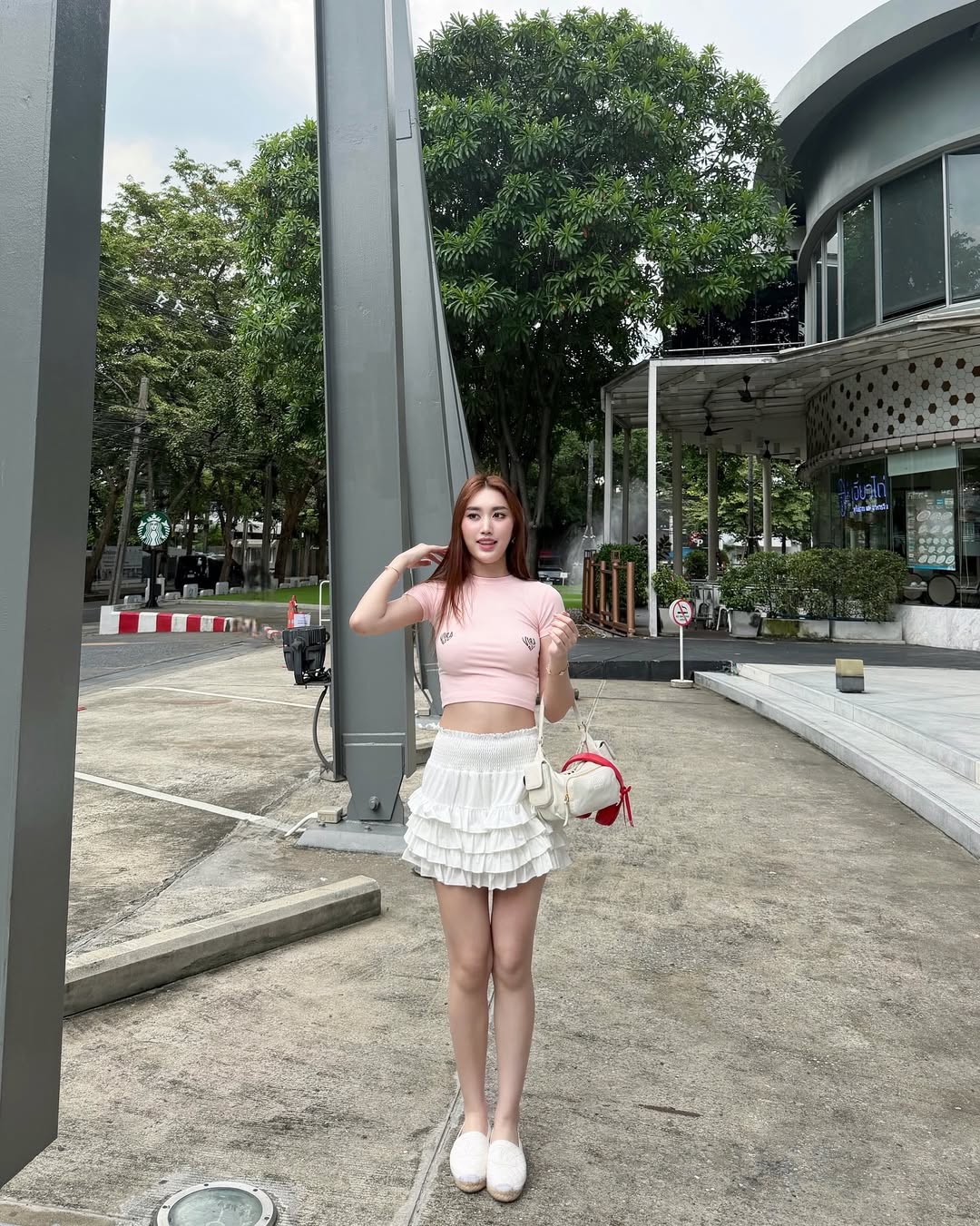 เบส - รักษ์วนีย์ คำสิงห์