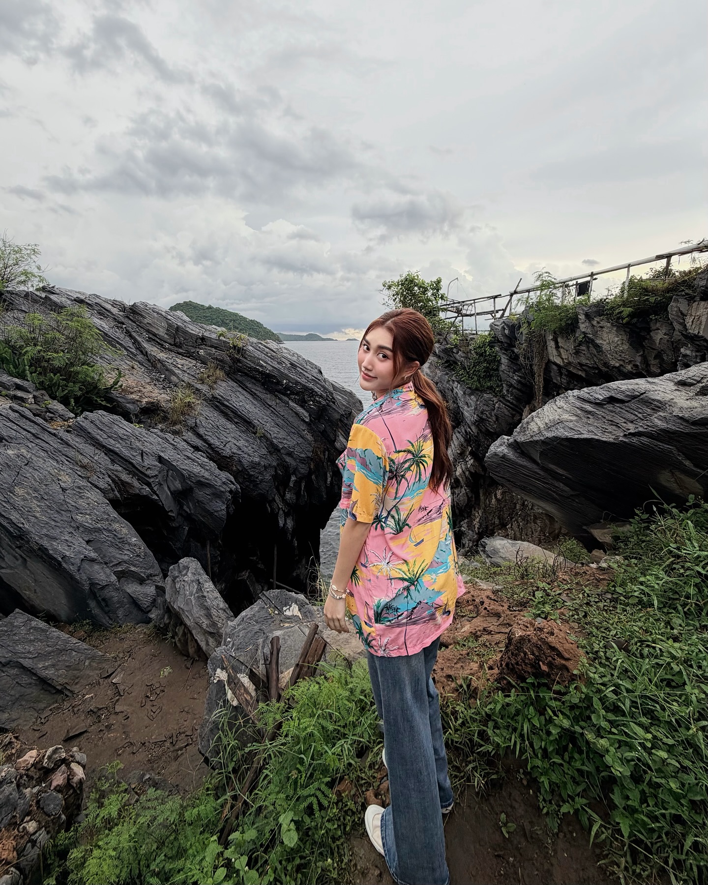 เบส - รักษ์วนีย์ คำสิงห์