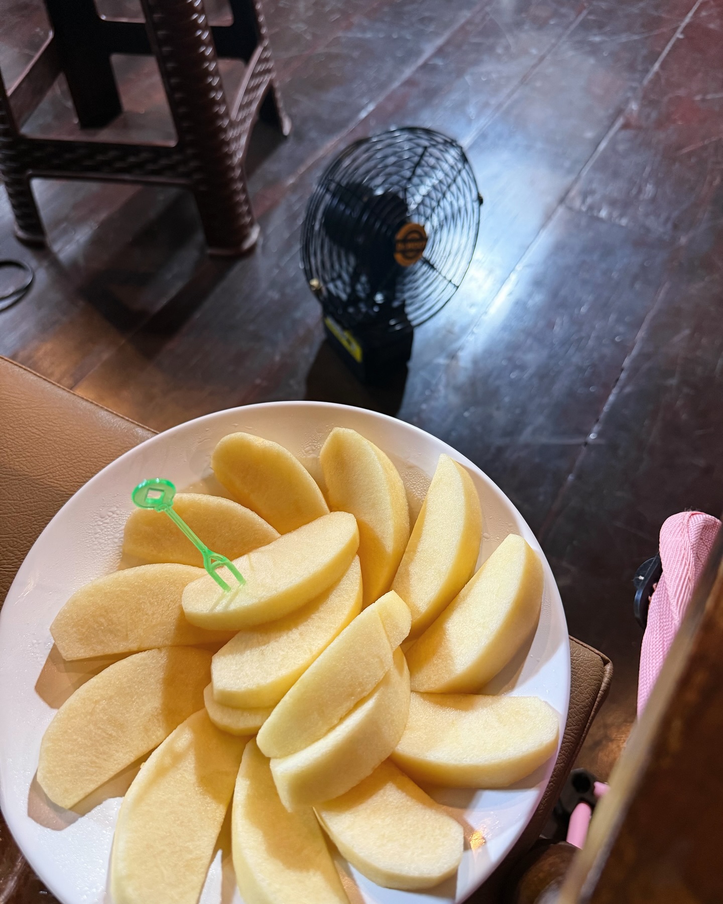 เบส - รักษ์วนีย์ คำสิงห์