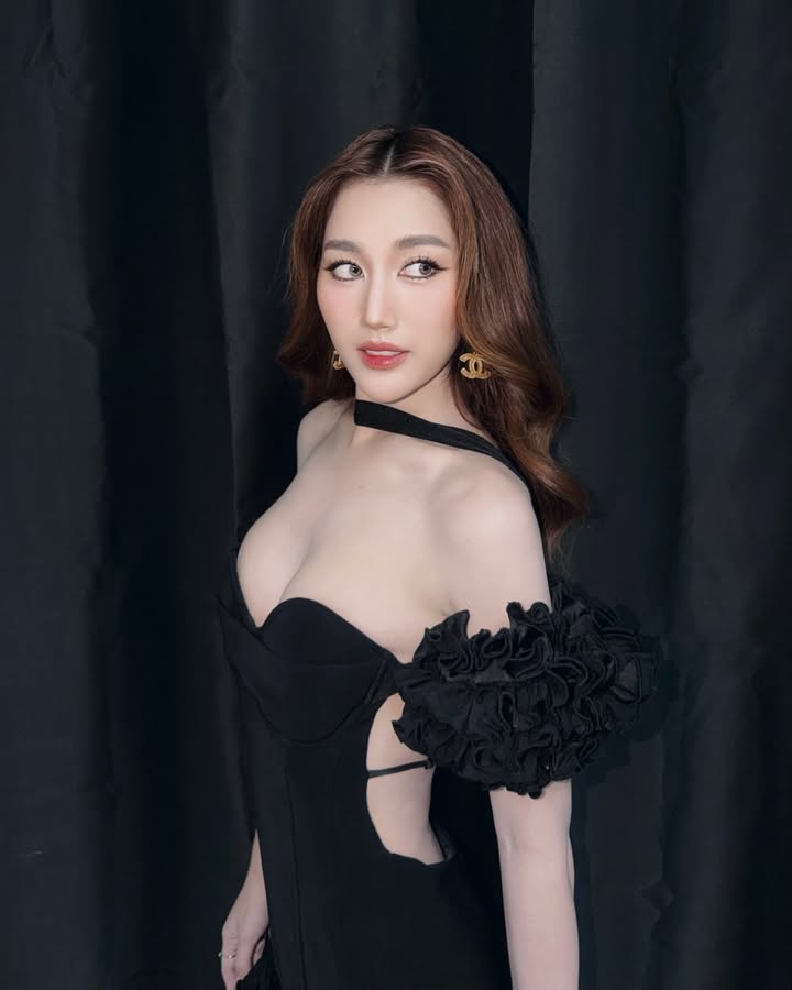 เบส - รักษ์วนีย์ คำสิงห์