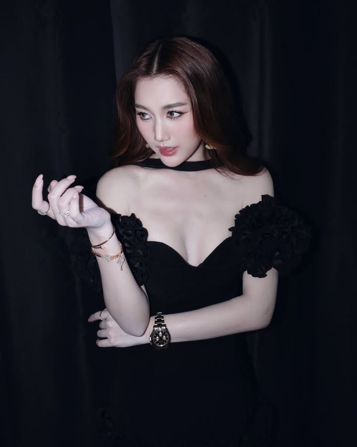 เบส - รักษ์วนีย์ คำสิงห์