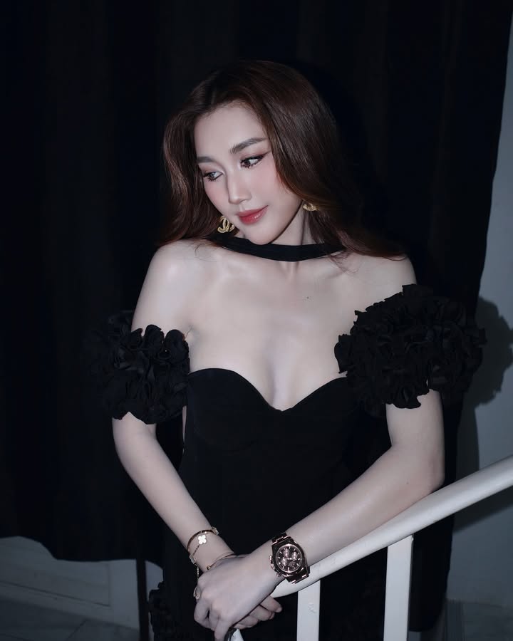 เบส - รักษ์วนีย์ คำสิงห์