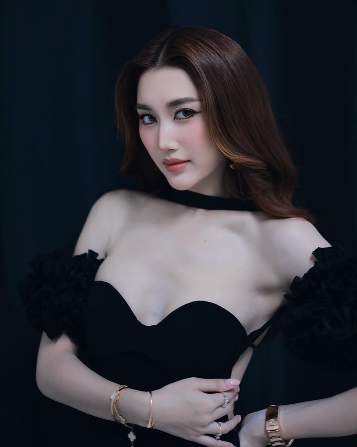 เบส - รักษ์วนีย์ คำสิงห์