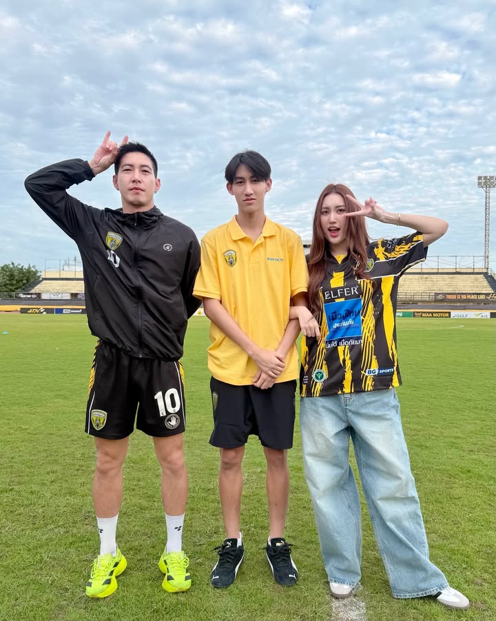 เบส - รักษ์วนีย์ คำสิงห์