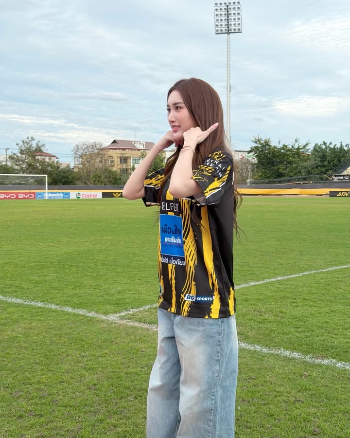 เบส - รักษ์วนีย์ คำสิงห์