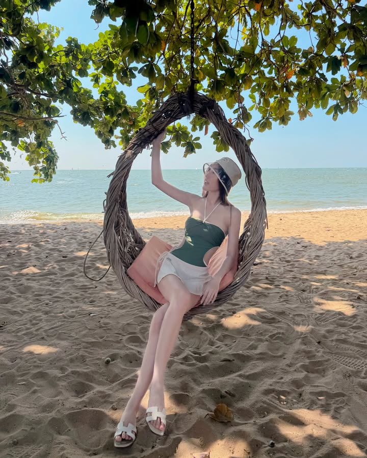 เบส - รักษ์วนีย์ คำสิงห์