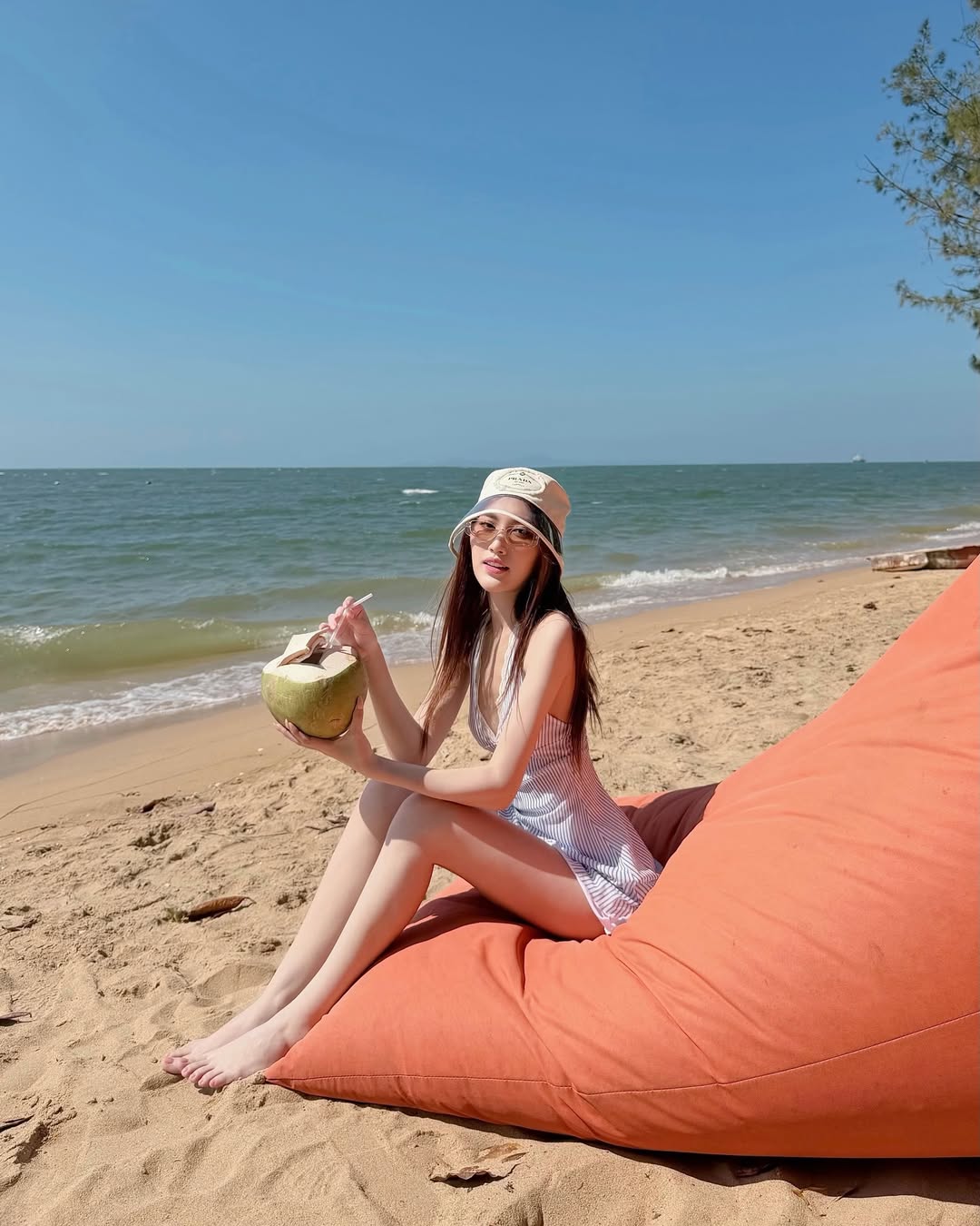 เบส - รักษ์วนีย์ คำสิงห์