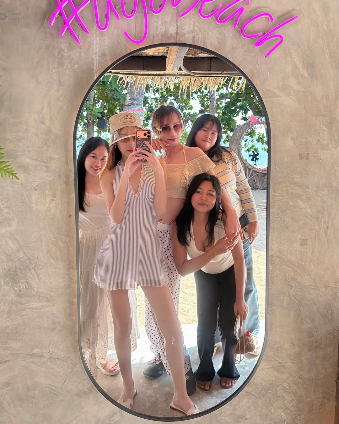 เบส - รักษ์วนีย์ คำสิงห์