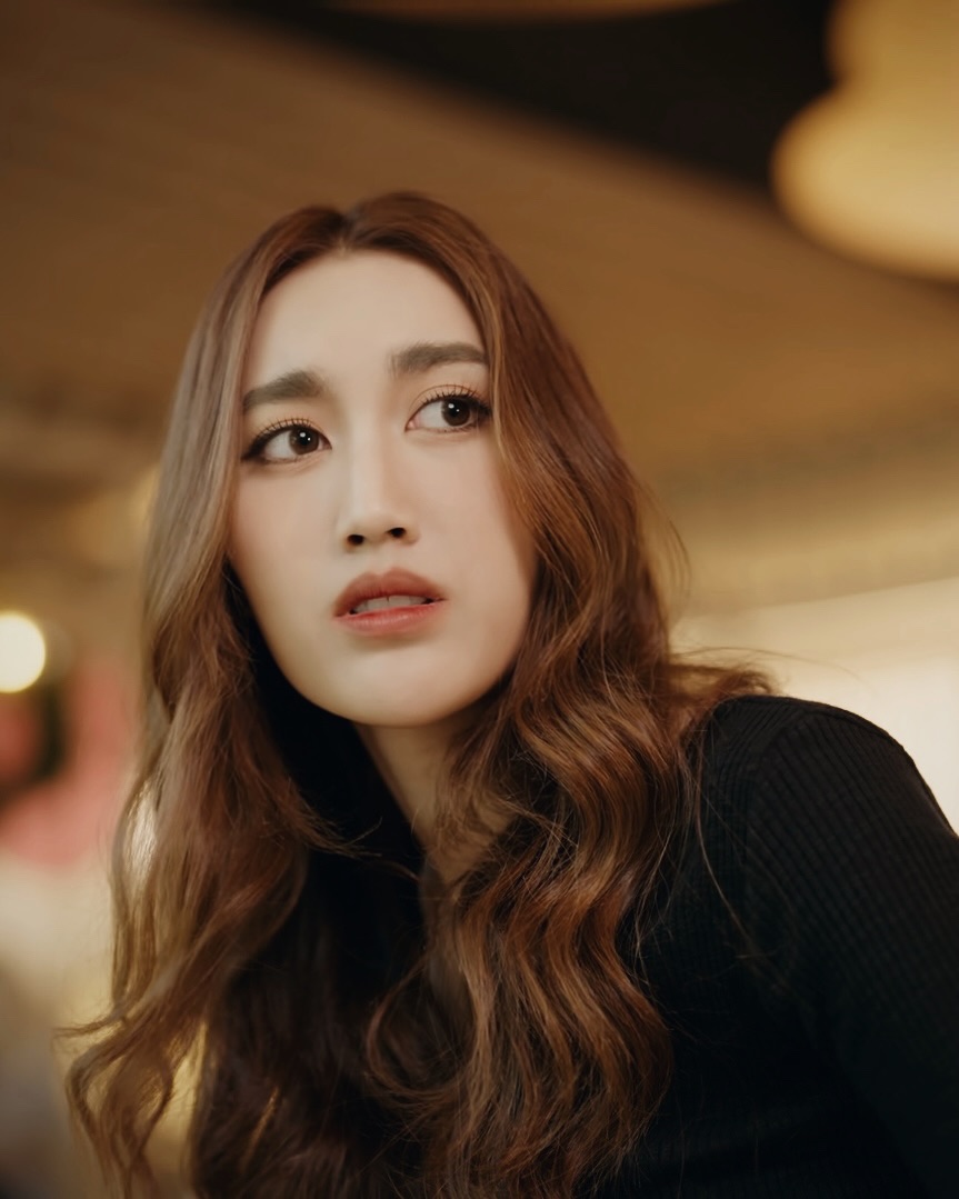 เบส - รักษ์วนีย์ คำสิงห์