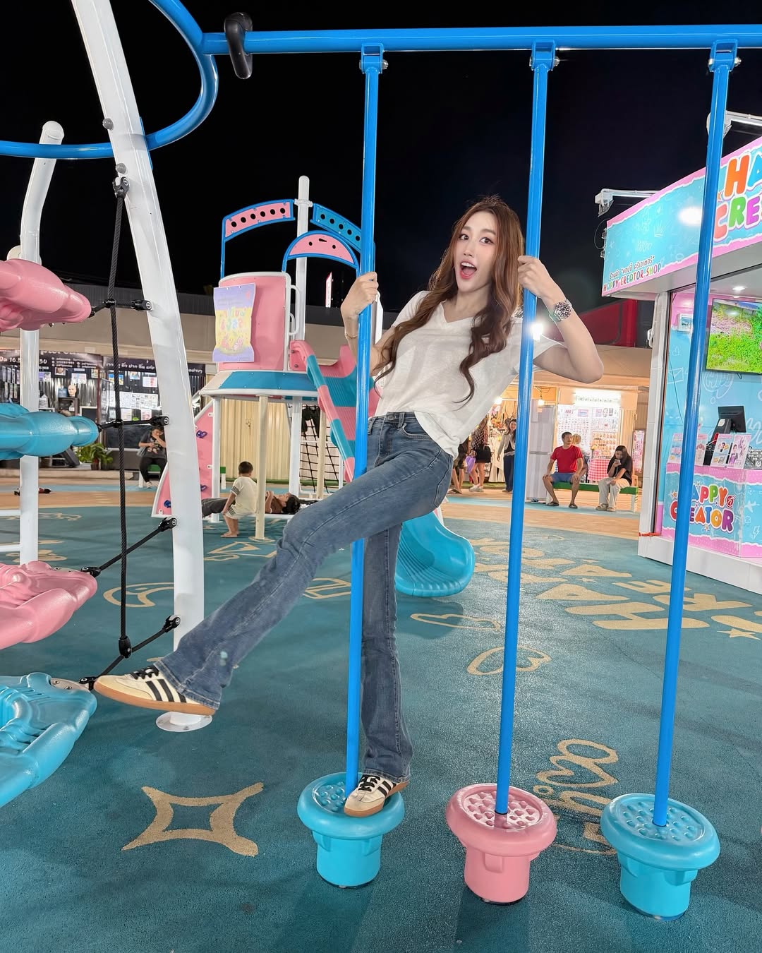 เบส - รักษ์วนีย์ คำสิงห์