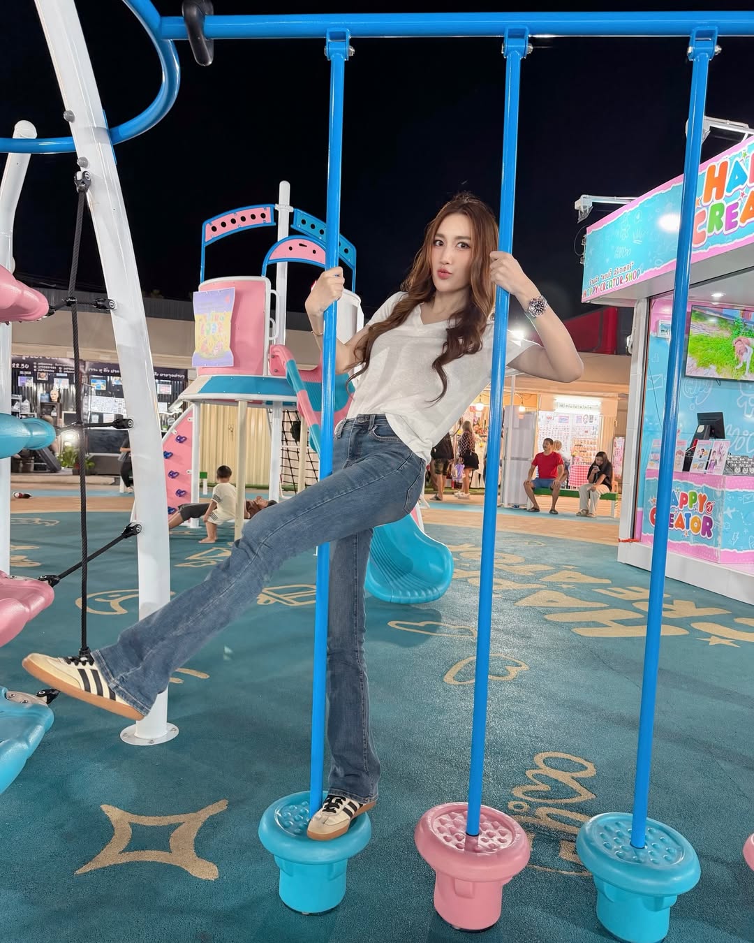 เบส - รักษ์วนีย์ คำสิงห์