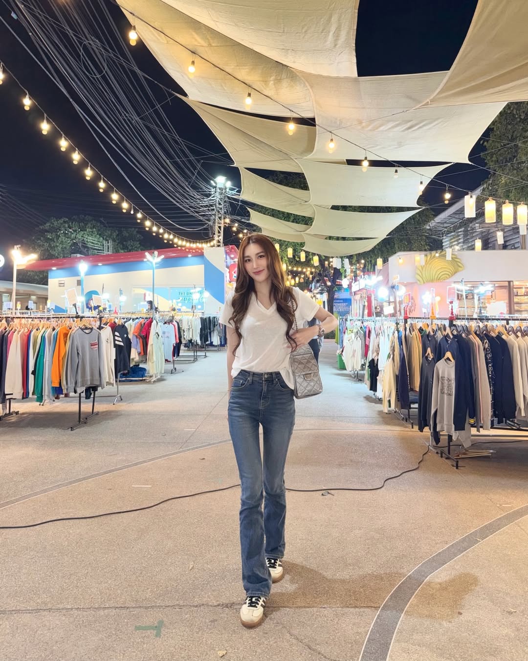 เบส - รักษ์วนีย์ คำสิงห์