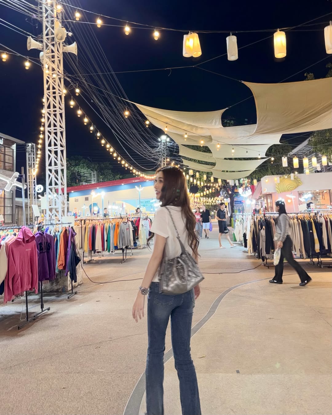 เบส - รักษ์วนีย์ คำสิงห์