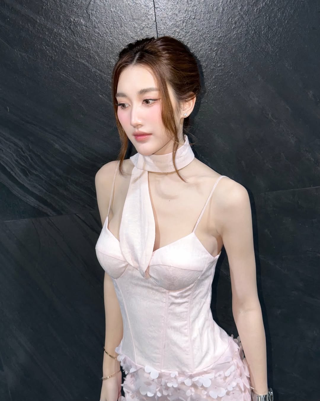 เบส - รักษ์วนีย์ คำสิงห์