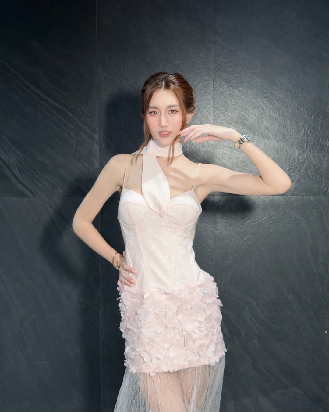 เบส - รักษ์วนีย์ คำสิงห์