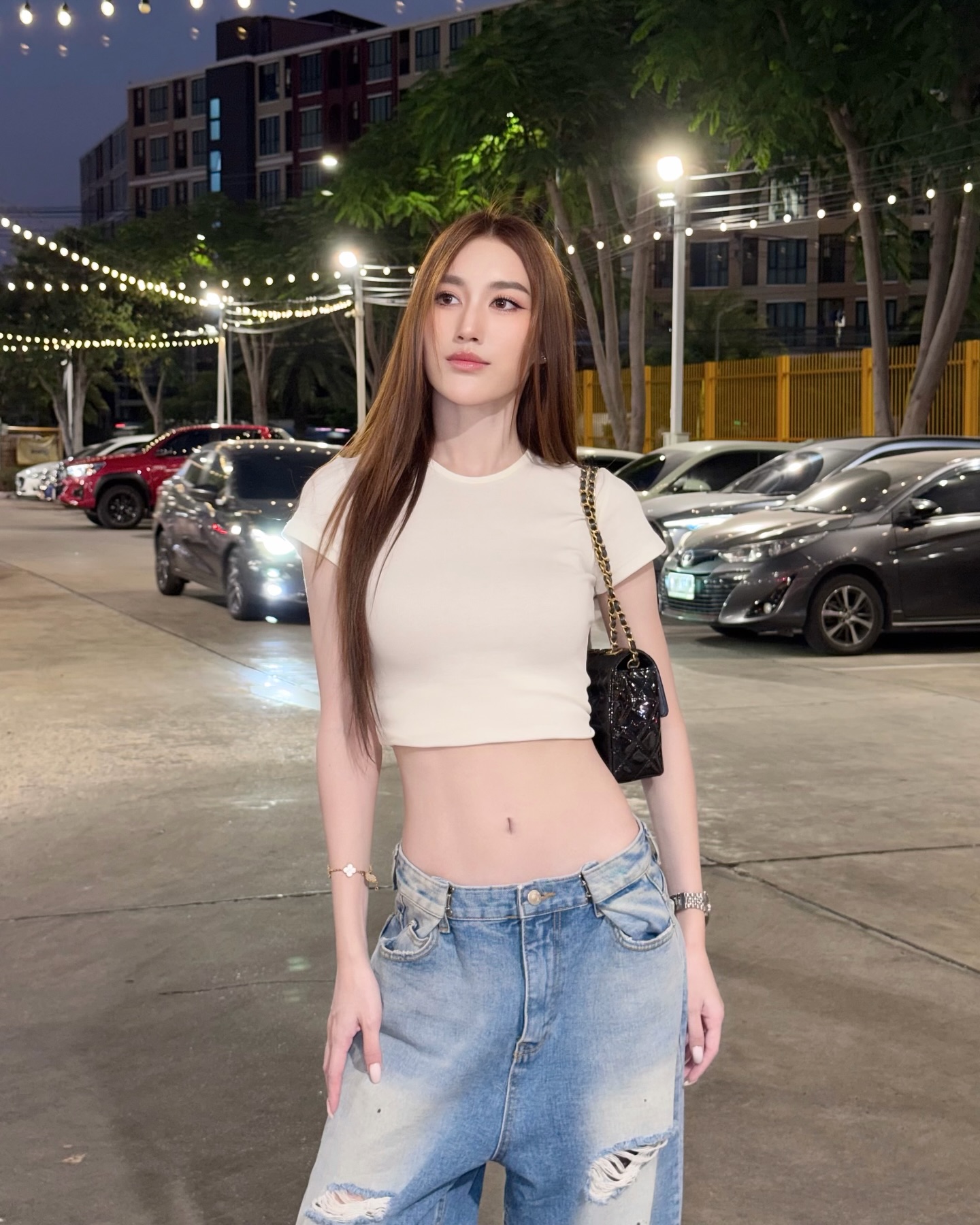 เบส - รักษ์วนีย์ คำสิงห์