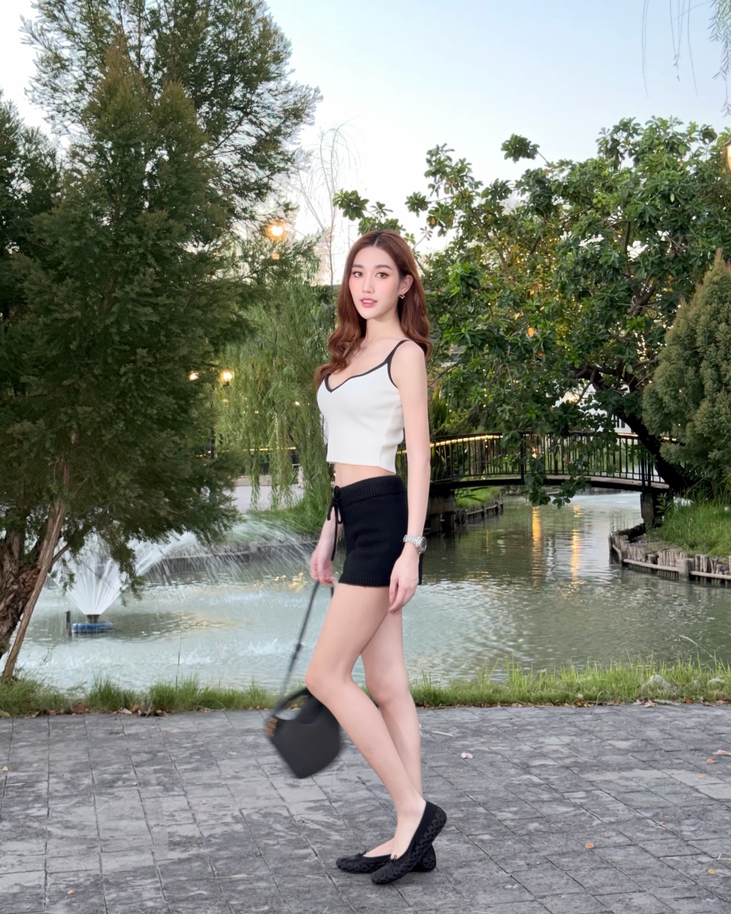 เบส - รักษ์วนีย์ คำสิงห์