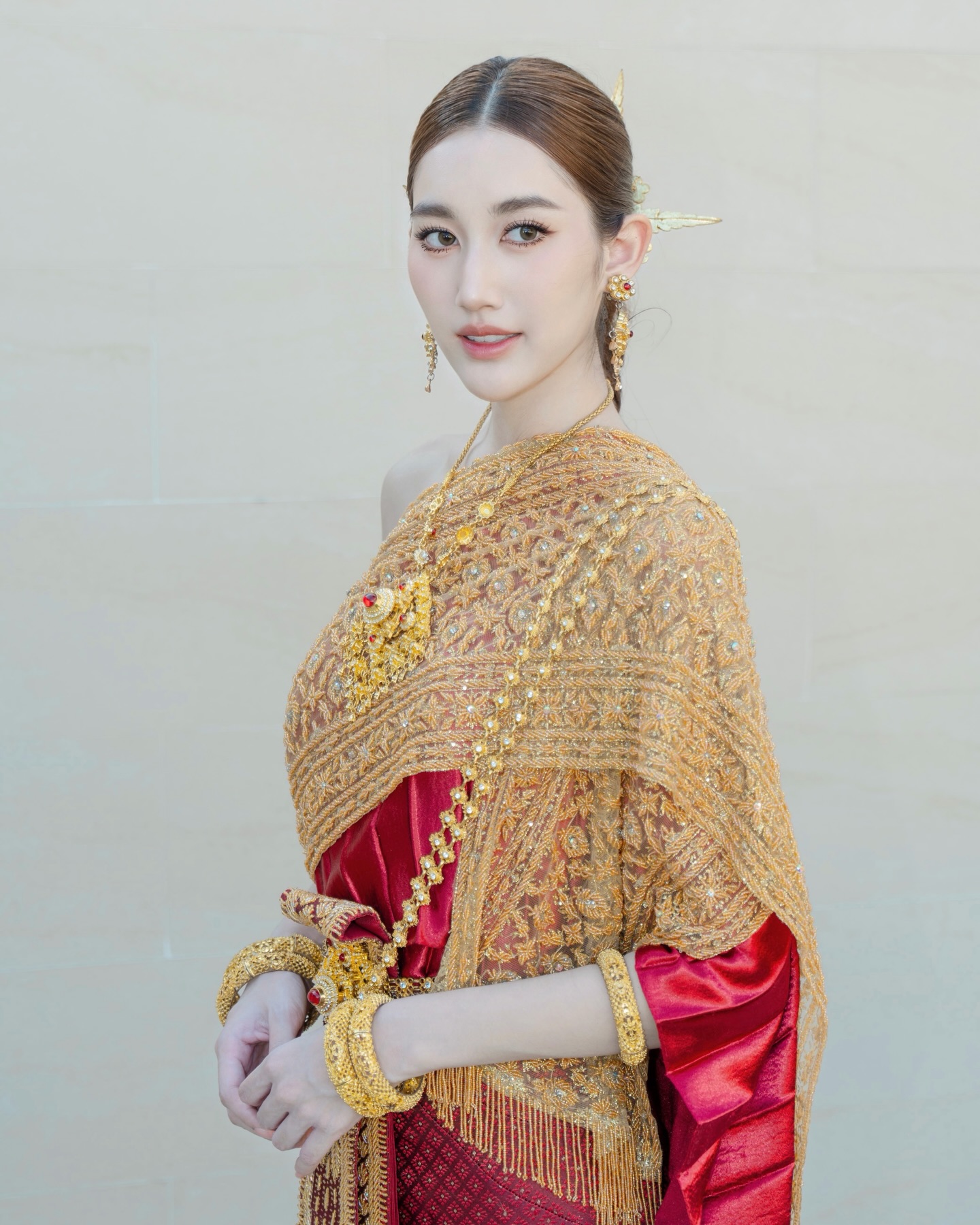 เบส - รักษ์วนีย์ คำสิงห์