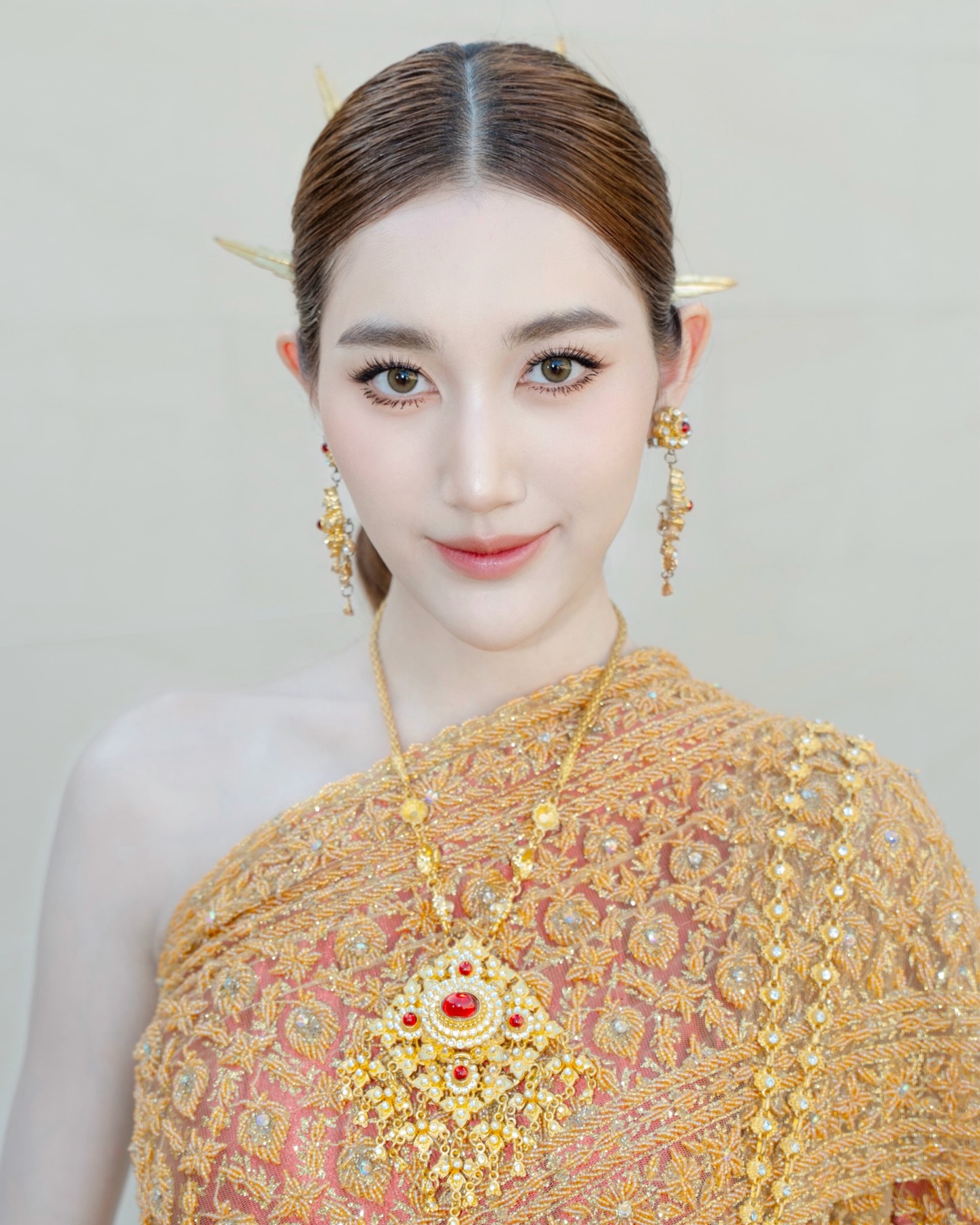 เบส - รักษ์วนีย์ คำสิงห์