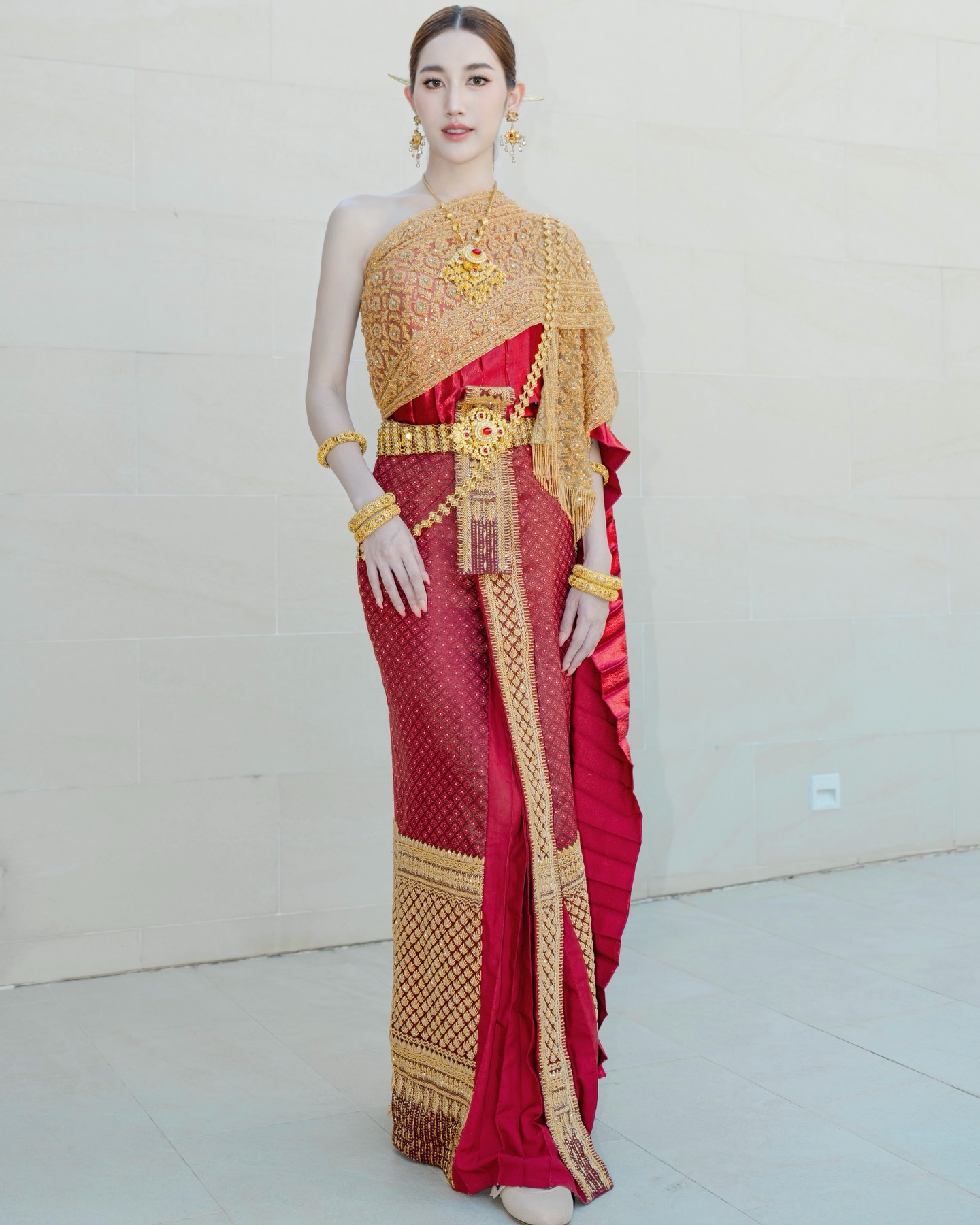 เบส - รักษ์วนีย์ คำสิงห์