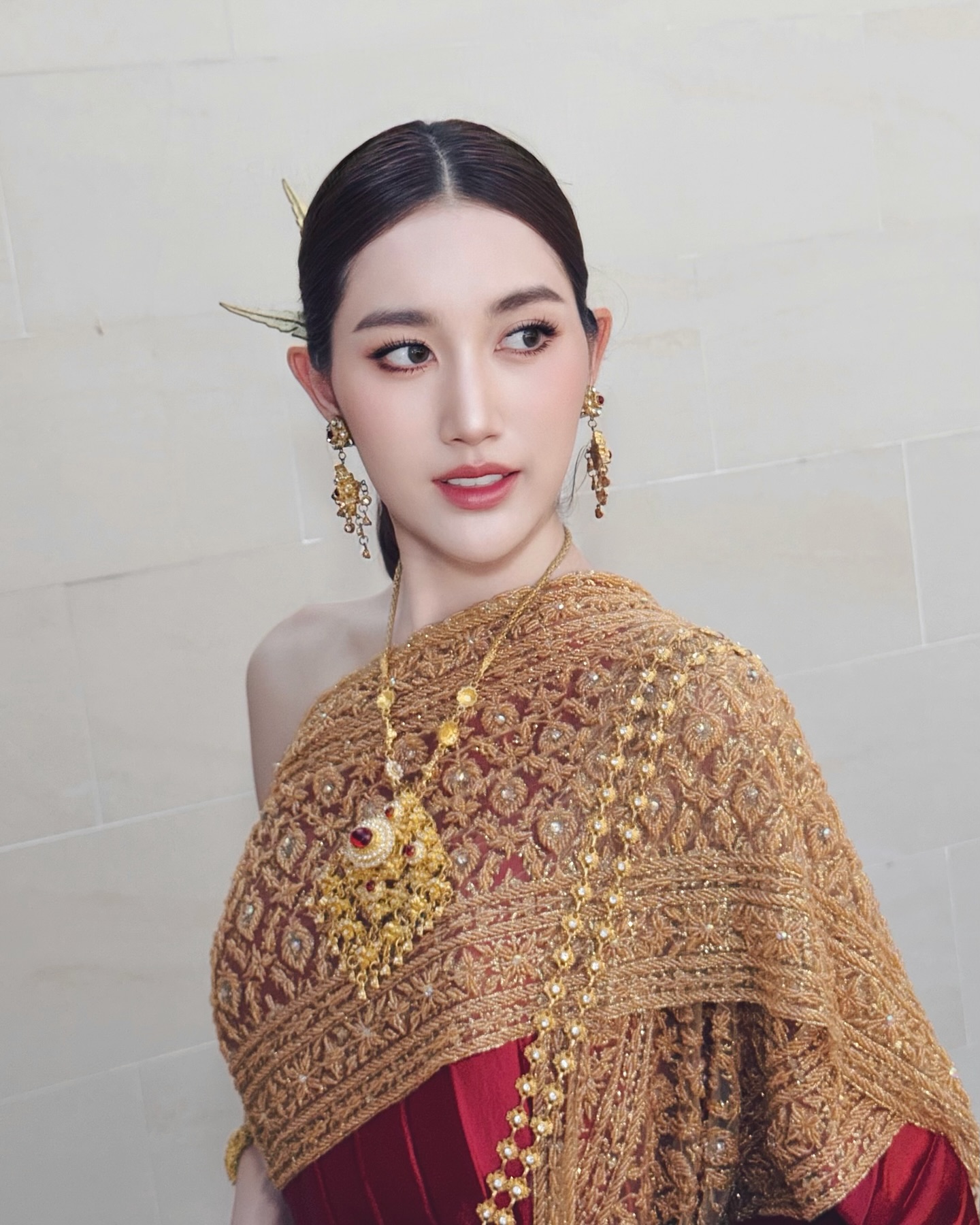 เบส - รักษ์วนีย์ คำสิงห์