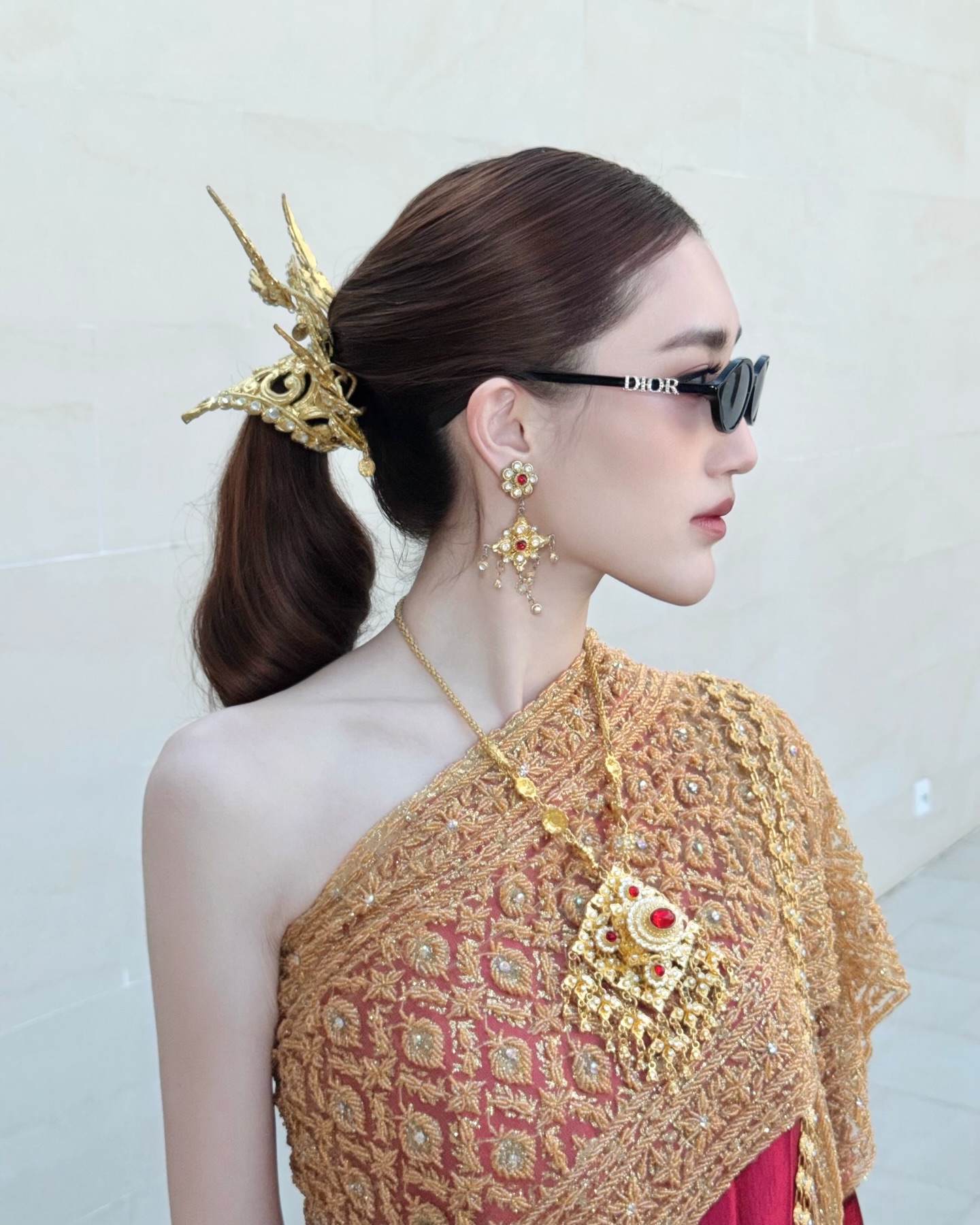 เบส - รักษ์วนีย์ คำสิงห์