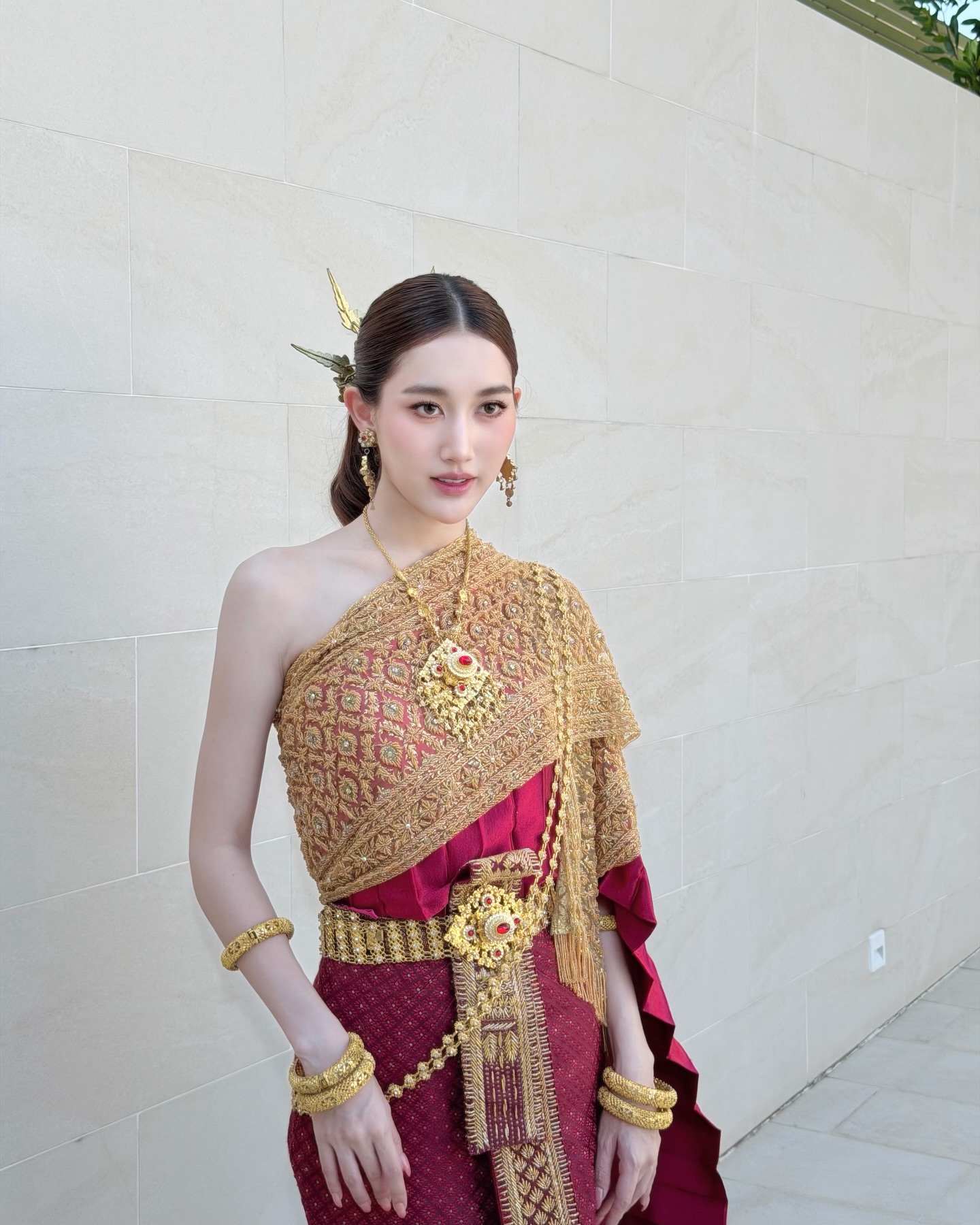 เบส - รักษ์วนีย์ คำสิงห์