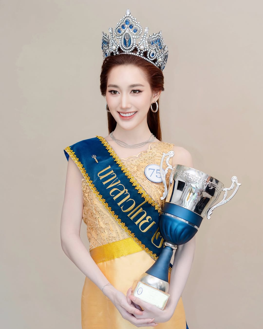 เบส - รักษ์วนีย์ คำสิงห์