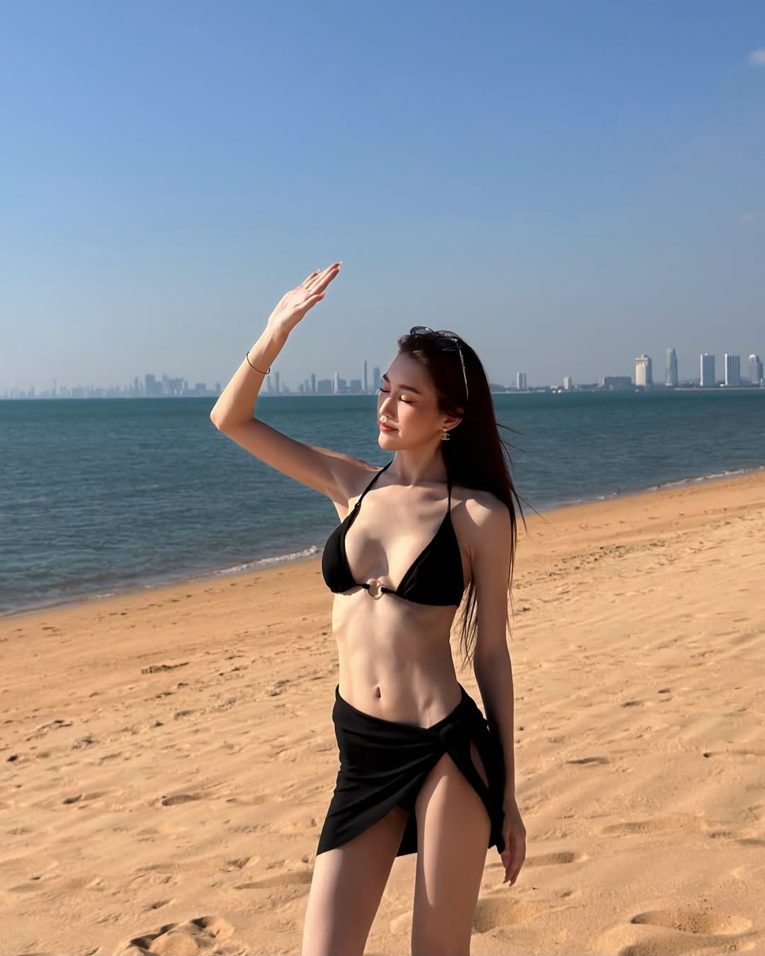 เบส - รักษ์วนีย์ คำสิงห์