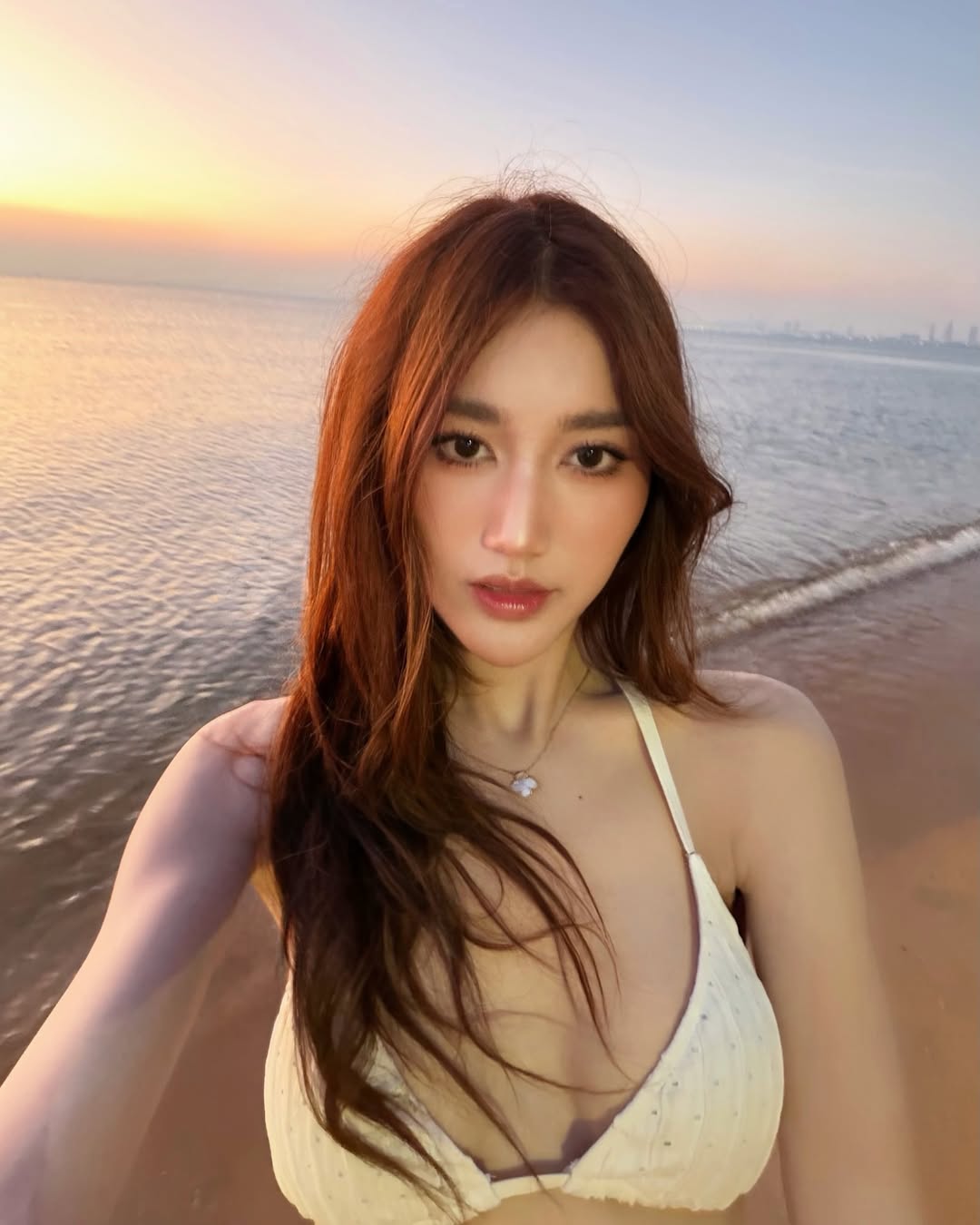 เบส - รักษ์วนีย์ คำสิงห์