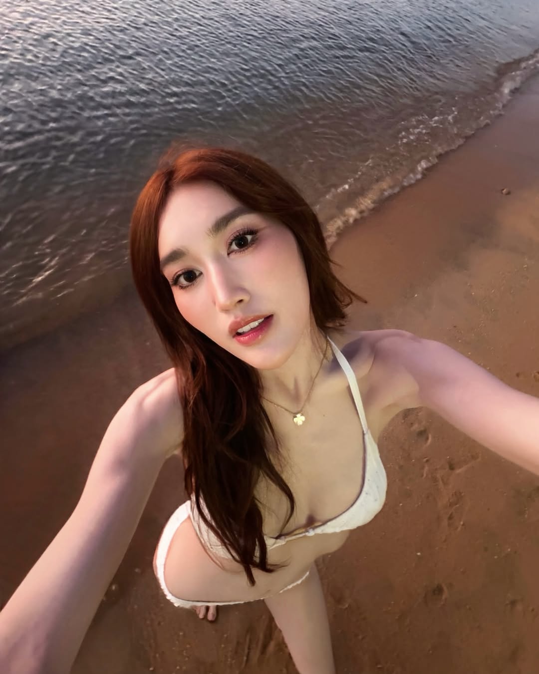 เบส - รักษ์วนีย์ คำสิงห์