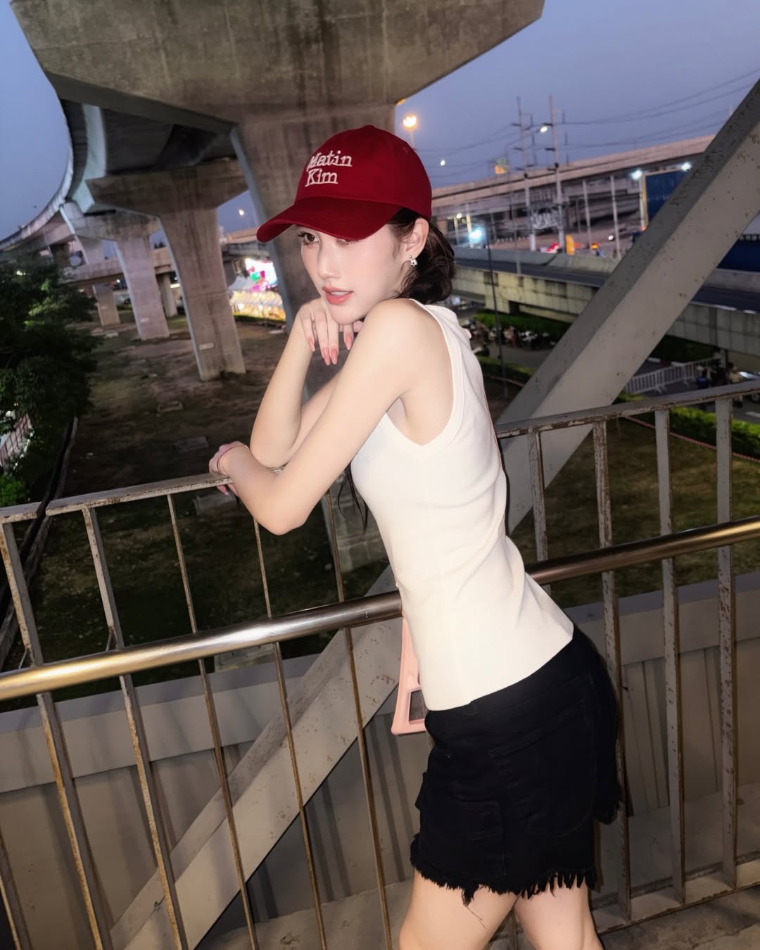 เบส - รักษ์วนีย์ คำสิงห์