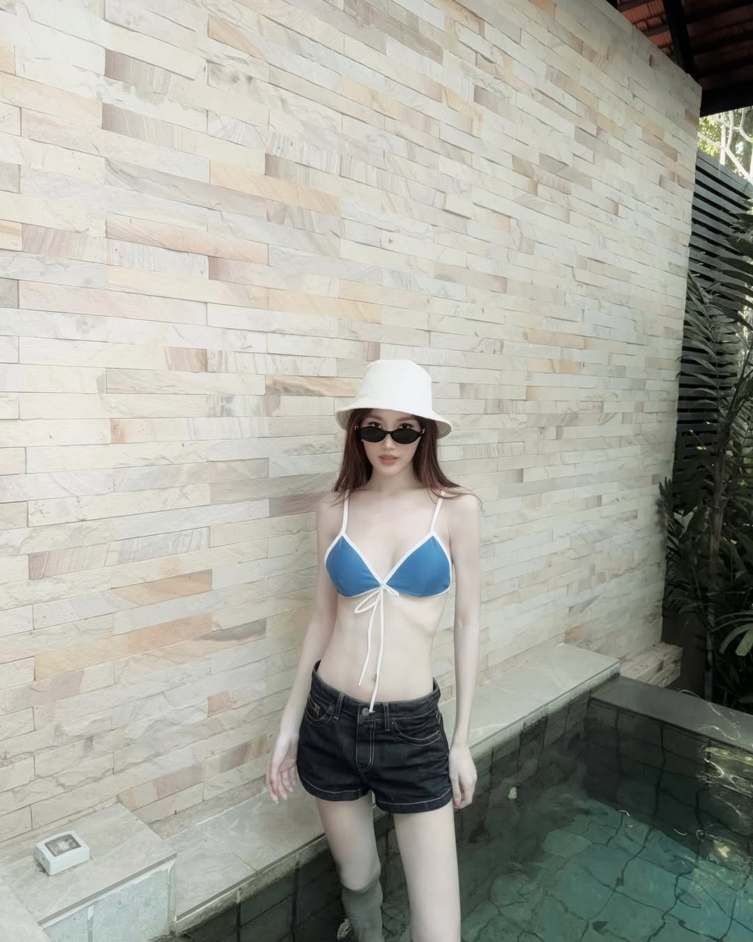 เบส - รักษ์วนีย์ คำสิงห์