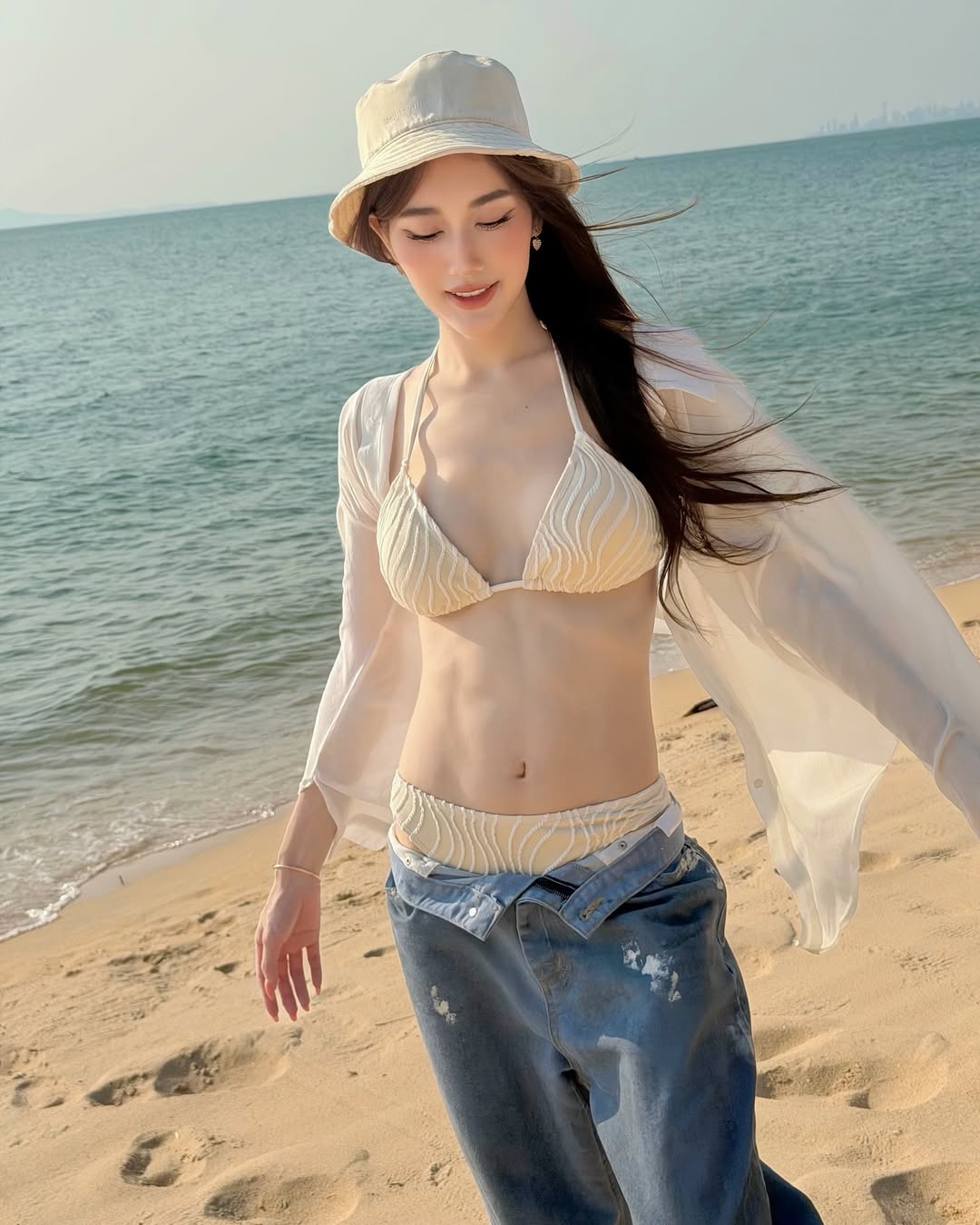 เบส - รักษ์วนีย์ คำสิงห์