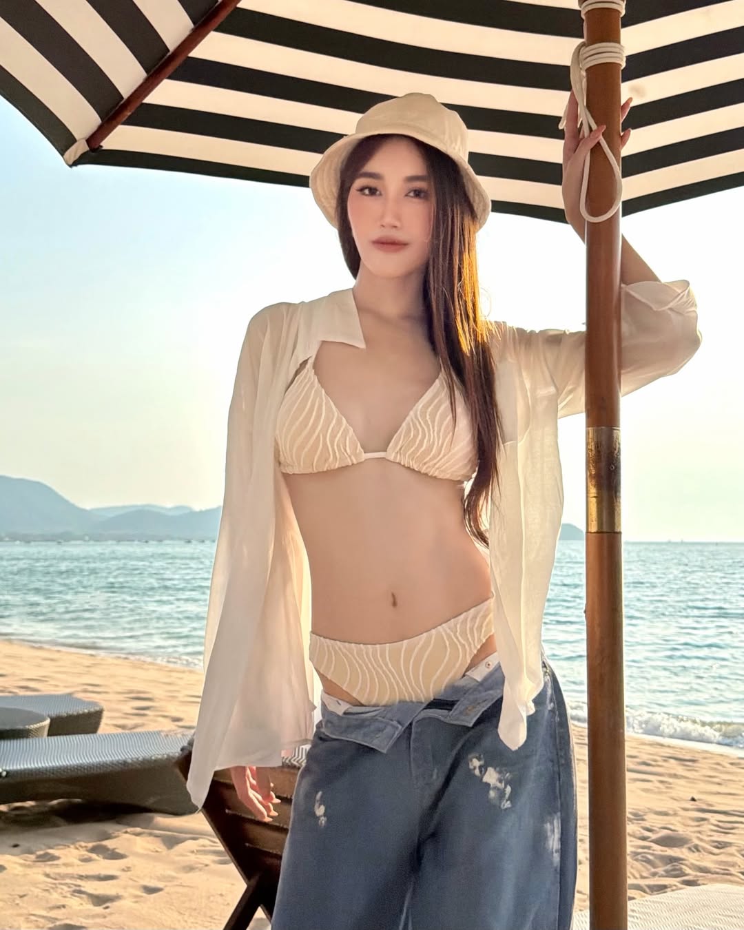 เบส - รักษ์วนีย์ คำสิงห์