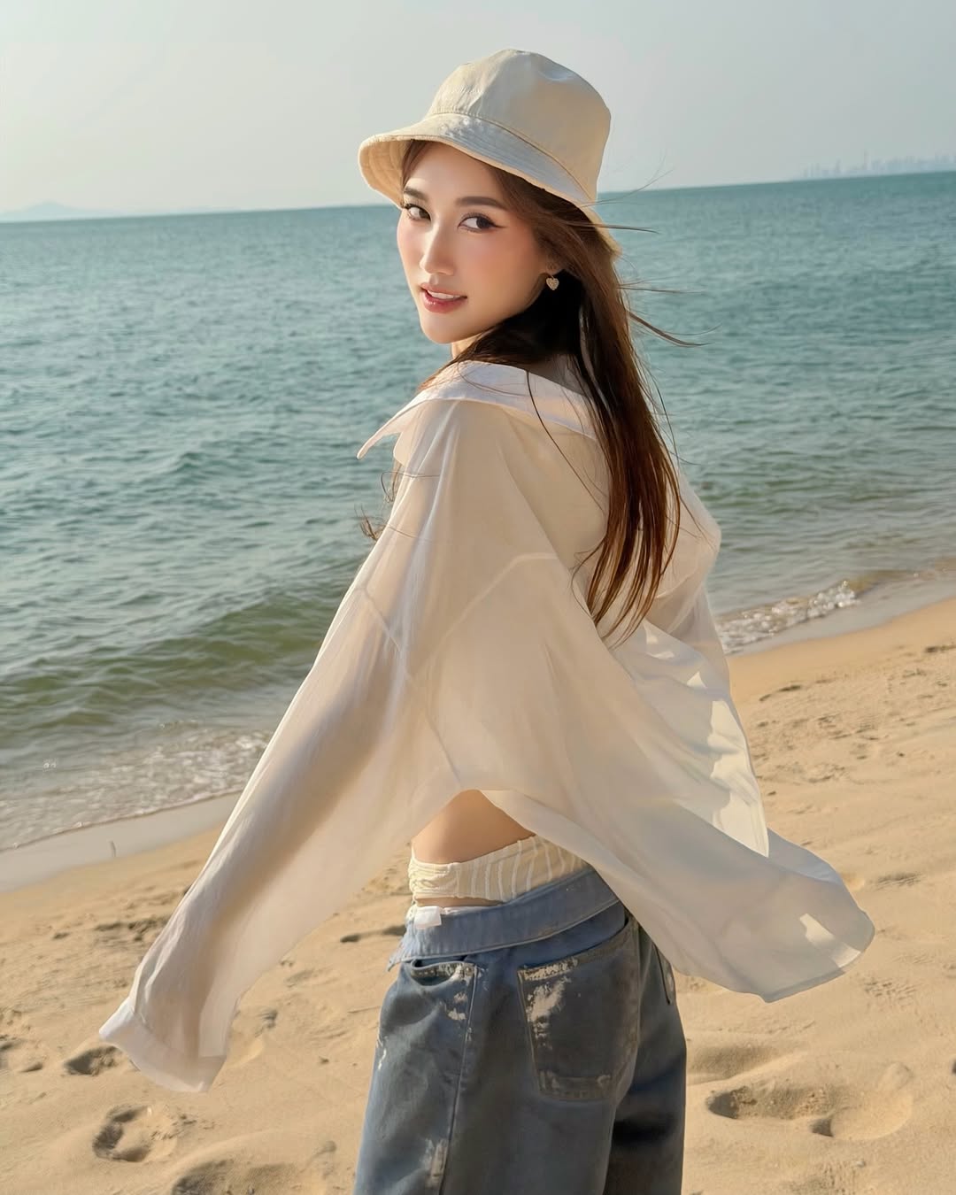 เบส - รักษ์วนีย์ คำสิงห์