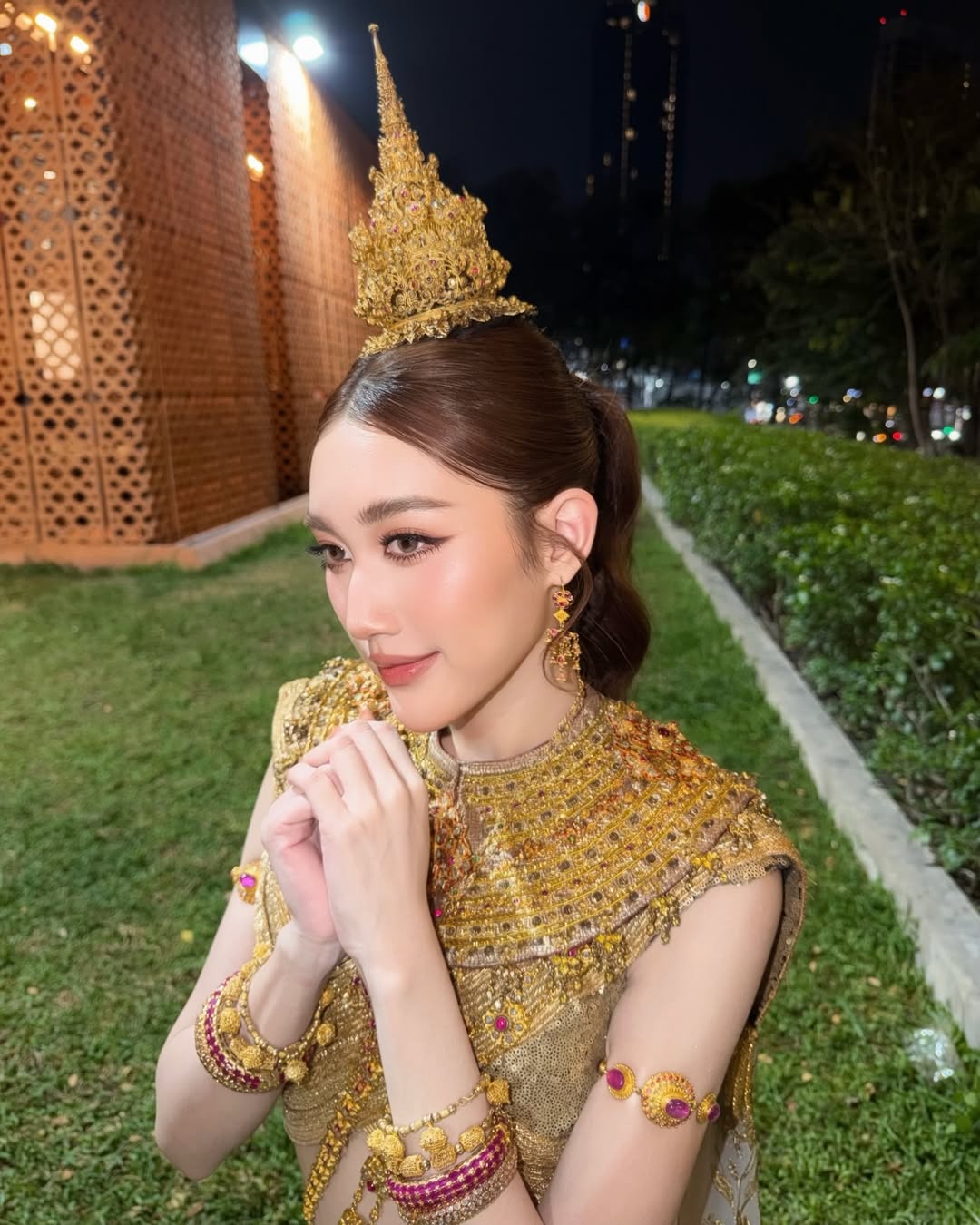 เบส - รักษ์วนีย์ คำสิงห์