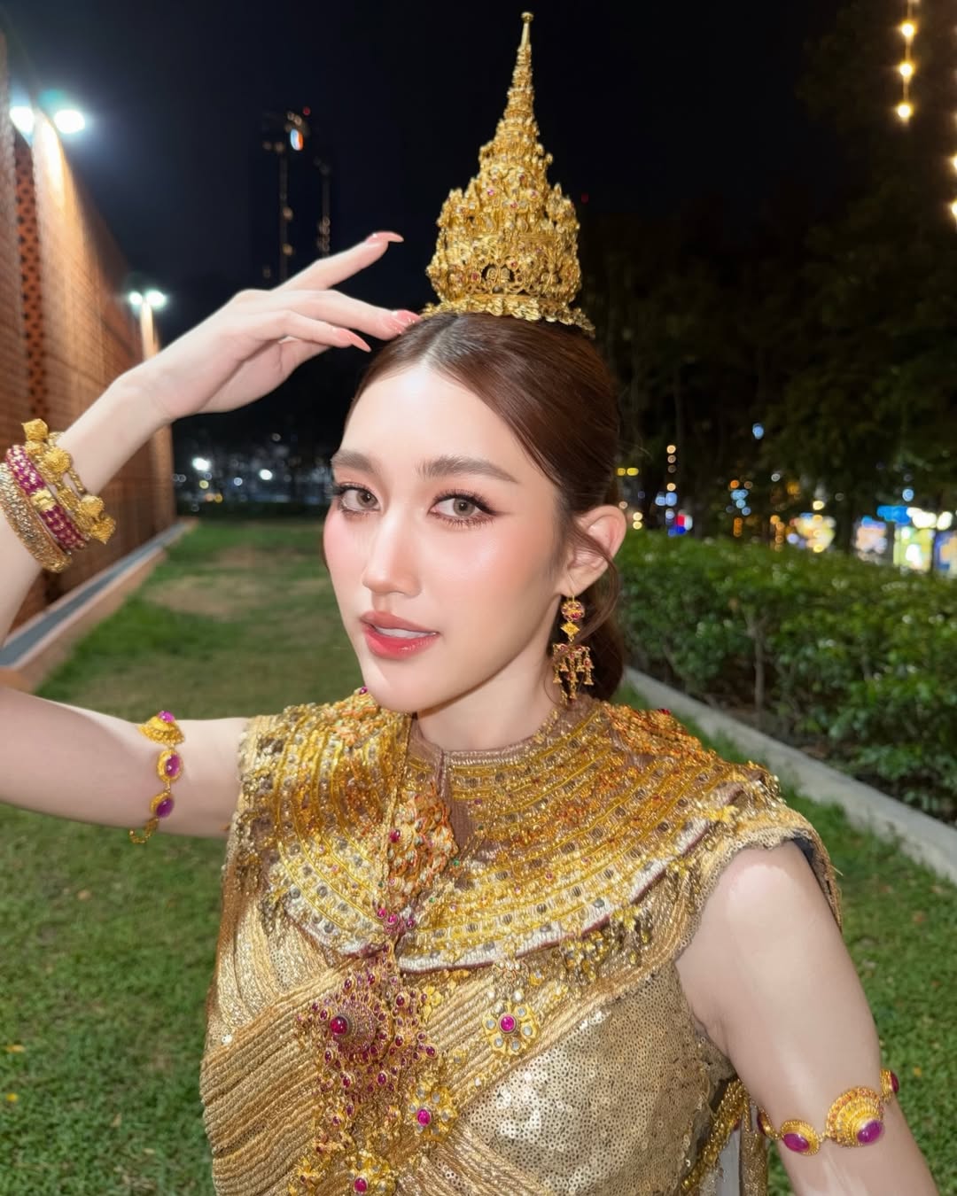 เบส - รักษ์วนีย์ คำสิงห์