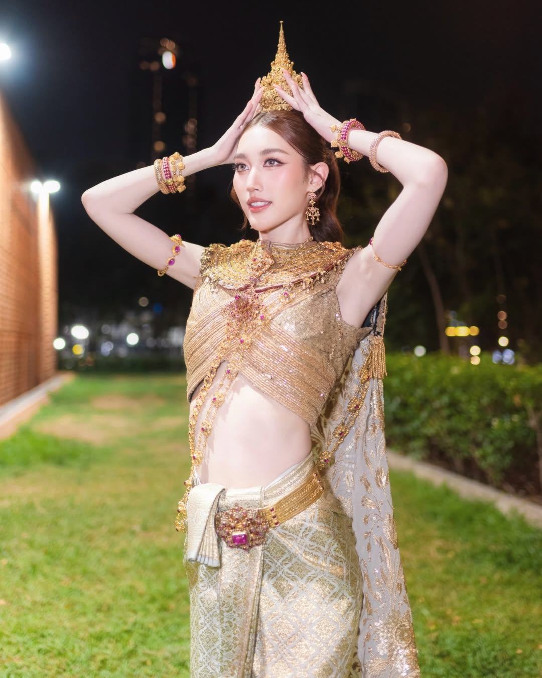 เบส - รักษ์วนีย์ คำสิงห์