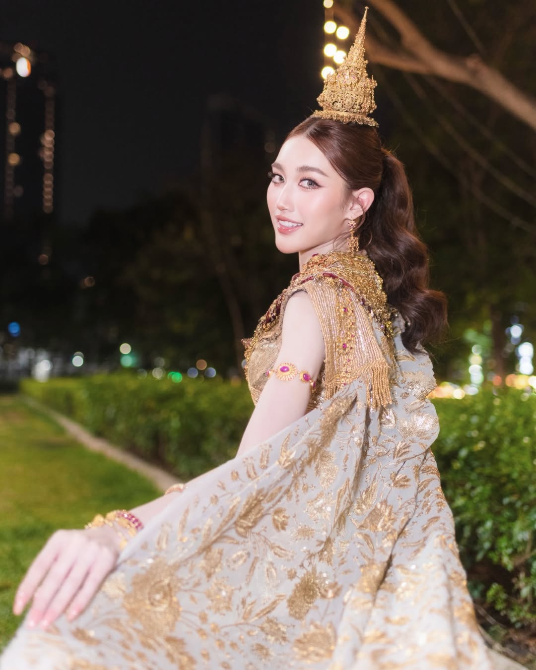 เบส - รักษ์วนีย์ คำสิงห์