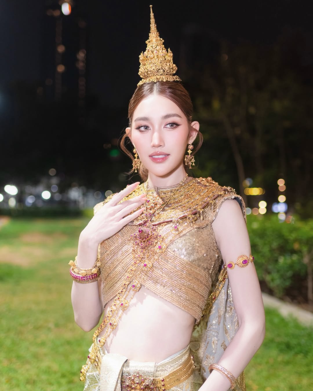 เบส - รักษ์วนีย์ คำสิงห์