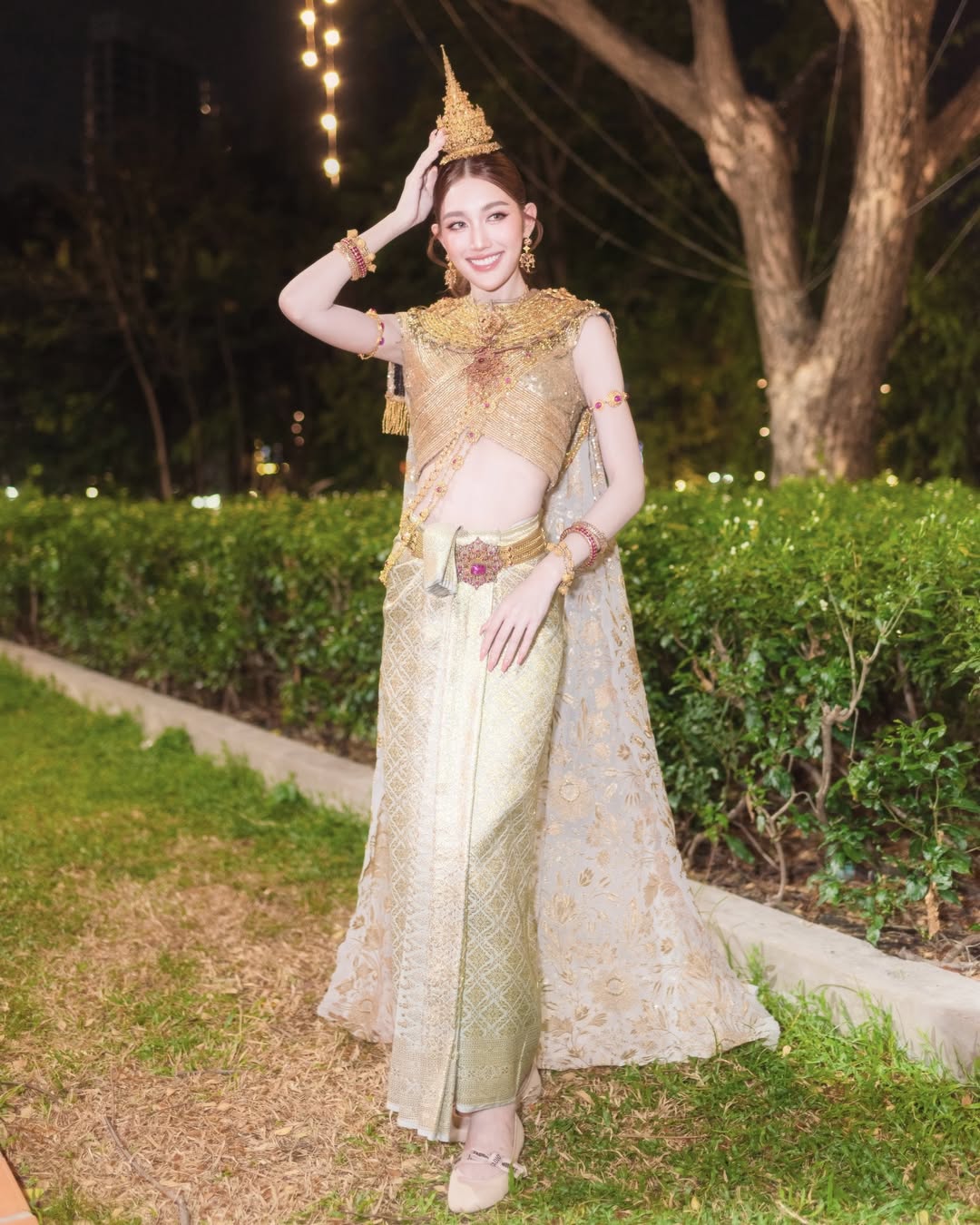 เบส - รักษ์วนีย์ คำสิงห์