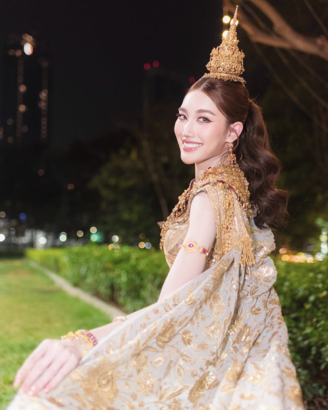 เบส - รักษ์วนีย์ คำสิงห์