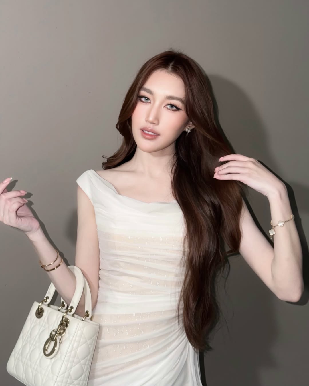 เบส - รักษ์วนีย์ คำสิงห์