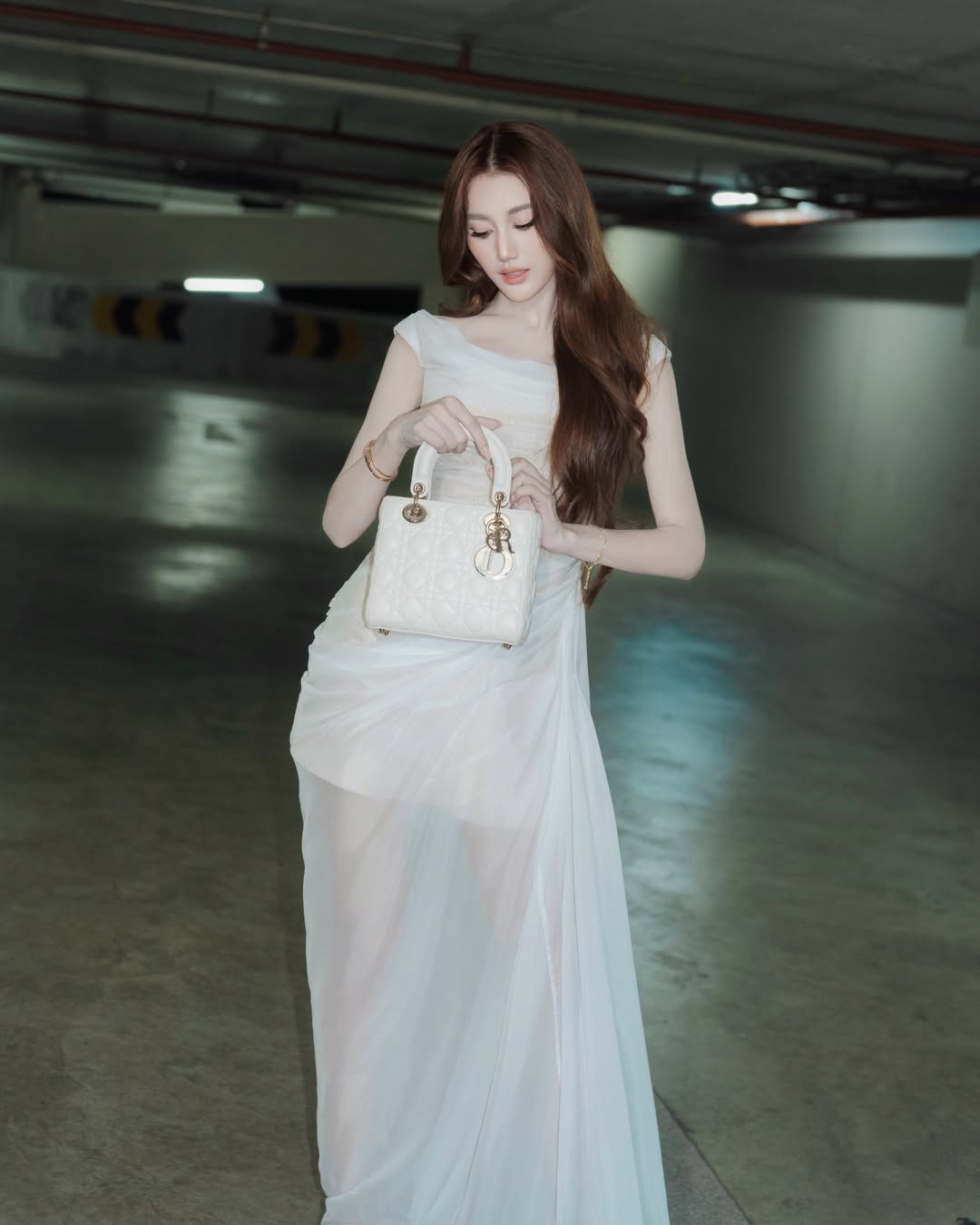 เบส - รักษ์วนีย์ คำสิงห์